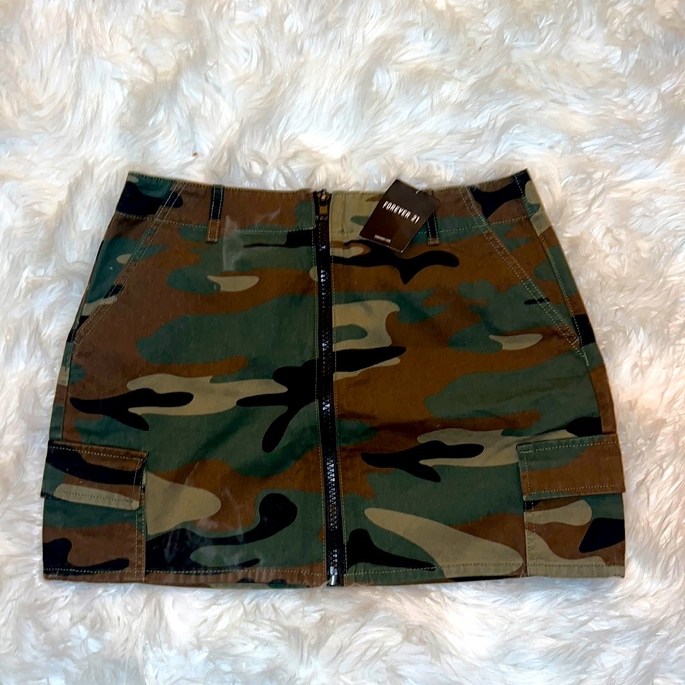 NWT| FOREVER 21 Camouflage Skirt